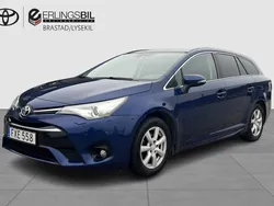 Mörkblå Begagnad 2015 Toyota Avensis Kombi | 139 000 kr (Marknadspris)