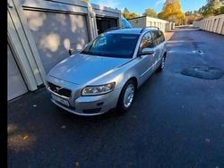 Grå Begagnad 2009 Volvo V50 Kinetic Kombi | 29 000 kr (Marknadspris)