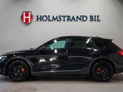 Svart Begagnad 2022 Audi e-tron Black Edition SUV | 474 900 kr (Bra pris)