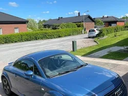 Blå Begagnad 2000 Audi TT Sportkupé | 45 900 kr (Marknadspris)
