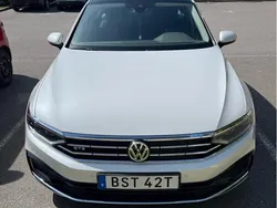 Vit Begagnad 2020 VW Passat Sedan | 255 000 kr (Dyr)
