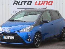 Blå Begagnad 2017 Toyota Yaris Hybrid Halvkombi | 129 900 kr (Marknadspris)