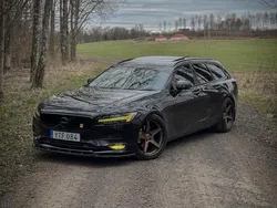 Svart Begagnad 2018 Volvo V90 Momentum Kombi | 159 900 kr