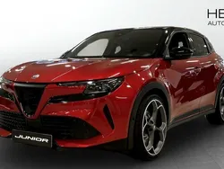 Röd Ny 2025 Alfa Romeo Junior Halvkombi | 469 900 kr