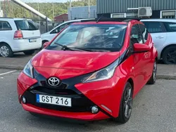 Röd Begagnad 2015 Toyota Aygo X-wave Halvkombi | 79 990 kr