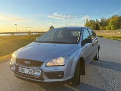 Blå Begagnad 2006 Ford Focus Halvkombi | 11 000 kr