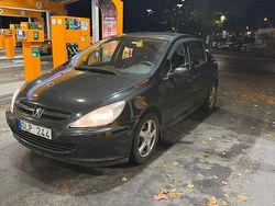 Begagnad 2004 Peugeot 307 Halvkombi | 19 900 kr (Marknadspris)