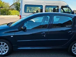 Mörkgrå (grå) Begagnad 2011 Peugeot 206+ Halvkombi | 72 900 kr (Dyr)