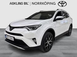 Vit Begagnad 2016 Toyota RAV4 SUV | 194 000 kr (Bra pris)