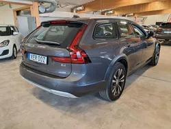 Platinum grey metallic Begagnad 2023 Volvo V90 CC Core Kombi | 459 000 kr (Marknadspris)