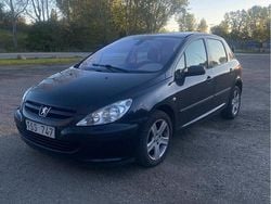 Svart Begagnad 2003 Peugeot 307 Halvkombi | 8 000 kr (Superpris)