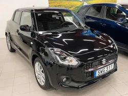 Svart Begagnad 2023 Suzuki Swift Halvkombi | 179 000 kr (Marknadspris)