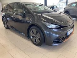 Mörkgrå (quasar grey metallic) Begagnad 2022 Cupra Born Halvkombi | 254 900 kr (Marknadspris)