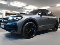Grå (silicon grey matt) Begagnad 2025 VW Touareg R SUV | 1 083 330 kr