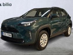 Grön Begagnad 2025 Toyota Yaris Cross Active SUV | 304 900 kr (Marknadspris)