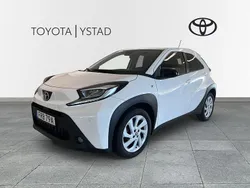 Vit Begagnad 2022 Toyota Aygo X-play Halvkombi | 154 000 kr (Marknadspris)
