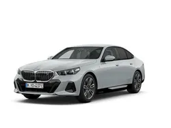 Grå (brooklyn grey) Ny 2024 BMW i5 M Sport Sedan | 953 600 kr (Marknadspris)