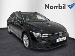 Svart Begagnad 2021 VW Golf VIII Life Kombi | 219 000 kr (Marknadspris)