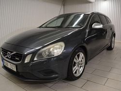 Grå Begagnad 2012 Volvo V60 R-Design Kombi | 99 000 kr (Marknadspris)
