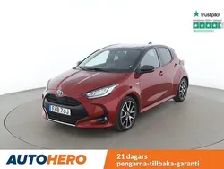 Röd Begagnad 2021 Toyota Yaris Hybrid Style Halvkombi | 219 000 kr (Marknadspris)