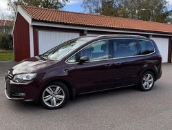 Röd Begagnad 2017 VW Sharan Minibuss | 198 000 kr (Superpris)