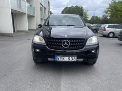 Svart Begagnad 2006 Mercedes ML350 SUV | 85 000 kr