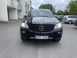 Svart Begagnad 2006 Mercedes ML350 SUV | 85 000 kr