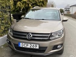 Brun Begagnad 2015 VW Tiguan Sportline SUV | 139 000 kr (Marknadspris)