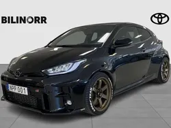 Svart Begagnad 2021 Toyota Yaris Halvkombi | 359 900 kr (Bra pris)
