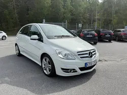 Vit Begagnad 2010 Mercedes B180 Minibuss | 74 900 kr (Lite dyr)
