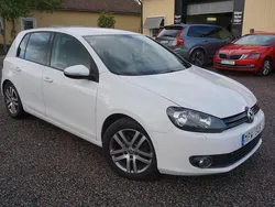 Vit Begagnad 2010 VW Golf VI Halvkombi | 74 900 kr (Lite dyr)