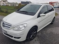 Vit Begagnad 2008 Mercedes 200 Sport Halvkombi | 28 500 kr
