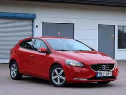 Röd Begagnad 2014 Volvo V40 Kinetic Kombi | 144 900 kr (Marknadspris)