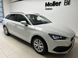 Vit (nevada white metallic) Begagnad 2024 Seat Leon Kombi | 224 900 kr (Marknadspris)