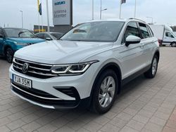 Vit Begagnad 2023 VW Tiguan Elegance SUV | 399 000 kr (Marknadspris)