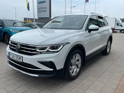 Vit Begagnad 2023 VW Tiguan Elegance SUV | 399 000 kr (Marknadspris)