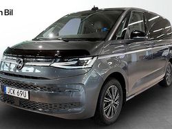 Grå (indiumgrå metallic) Begagnad 2022 VW T7 Style Van | 589 900 kr (Marknadspris)