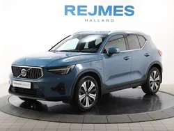 Blå Begagnad 2022 Volvo XC40 Plus SUV | 389 500 kr (Marknadspris)