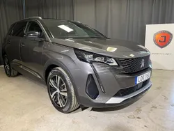 Grå platinum Begagnad 2024 Peugeot 5008 GT Minibuss | 349 900 kr (Marknadspris)