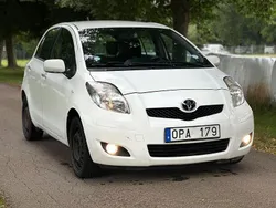 Vit Begagnad 2010 Toyota Yaris Halvkombi | 55 000 kr (Marknadspris)