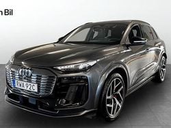 Grå Begagnad 2024 Audi Q6 e-tron S-Line SUV | 849 900 kr (Lite dyr)