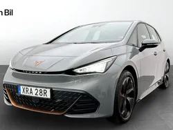 Ljusgrå Begagnad 2023 Cupra Born e-Boost Halvkombi | 299 900 kr (Marknadspris)