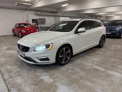 Vit Begagnad 2014 Volvo V60 R-Design Kombi | 149 900 kr (Dyr)