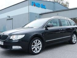 Svart Begagnad 2012 Skoda Superb Ambition Kombi | 94 700 kr (Marknadspris)