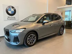 Grå Begagnad 2023 BMW 230e Active Tourer M Sport Minibuss | 499 000 kr (Marknadspris)