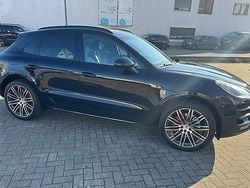 Svart Begagnad 2015 Porsche Macan Turbo SUV | 298 000 kr