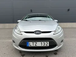 Grå Begagnad 2011 Ford Fiesta Titanium Halvkombi | 34 900 kr (Marknadspris)