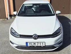 Vit Begagnad 2017 VW Golf VII Halvkombi | 134 500 kr (Marknadspris)