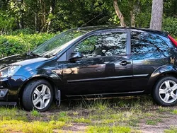 Svart Begagnad 2008 Ford Fiesta Halvkombi | 25 000 kr (Marknadspris)