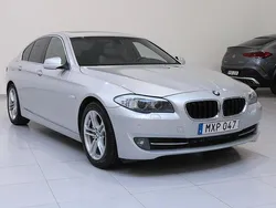 Ljusgrå Begagnad 2012 BMW 530 Sedan | 169 900 kr